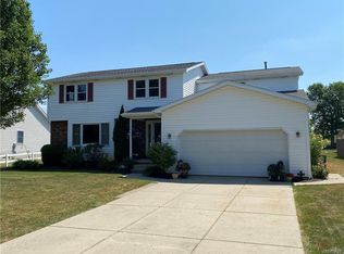 54 Williamsburg Ln, Lancaster, NY 14086
