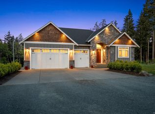 2294/2290 Waveland Rd, Comox Valley, BC V9J 1X8