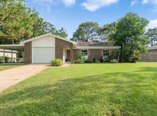 214 Michael Dr, Mary Esther, FL 32569