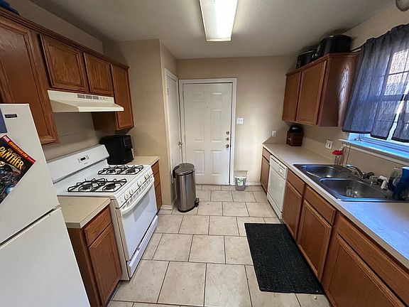 5th image of 815 Avenue A