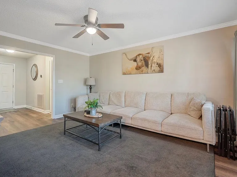 6908 Orchard Knoll Dr — Photo 18