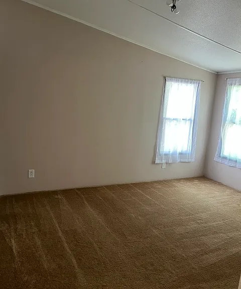 238 N Prince Dr — Photo 2
