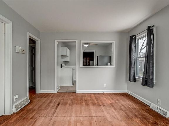 5th image of 211 E 79th Ter