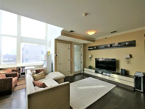 255 Laird Ave Photo 1