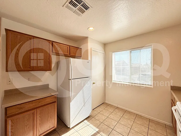 3425 S 95th Dr — Photo 6