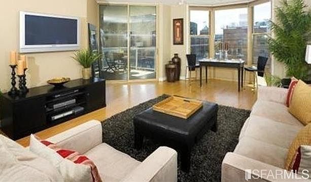 1st image of 88 King St Unit 406