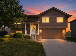 4910 Cedarbrook Dr, Council Bluffs, IA 51503