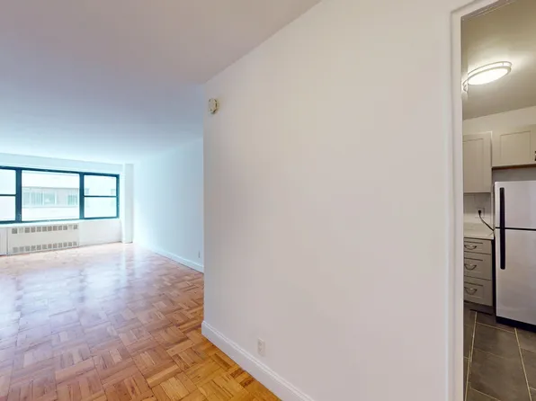 340 East 74th Street image 5 of 10