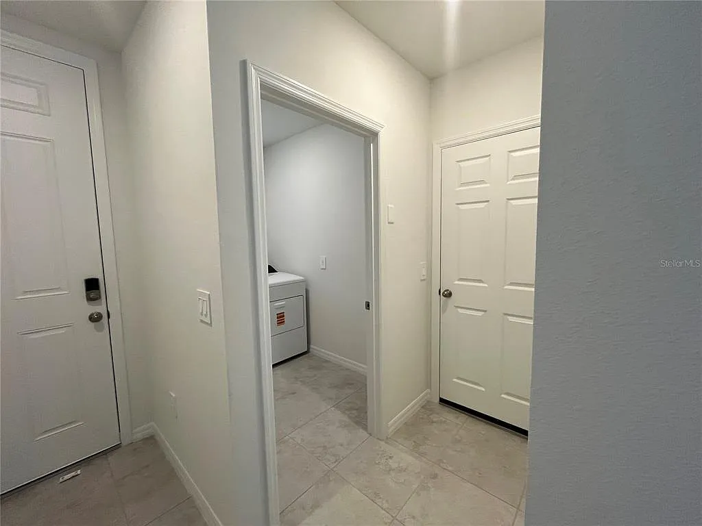 3 bed, 2.0 bath, 1483 sqft, $1,900 — Photo 2