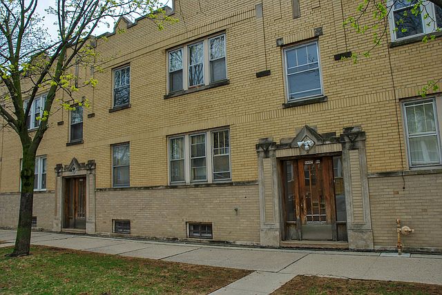 1st image of 5635 W Wellington Ave #2