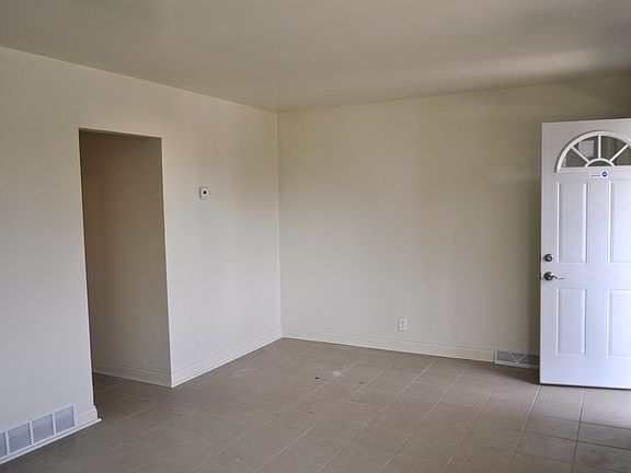 3rd image of 3840 Carey St