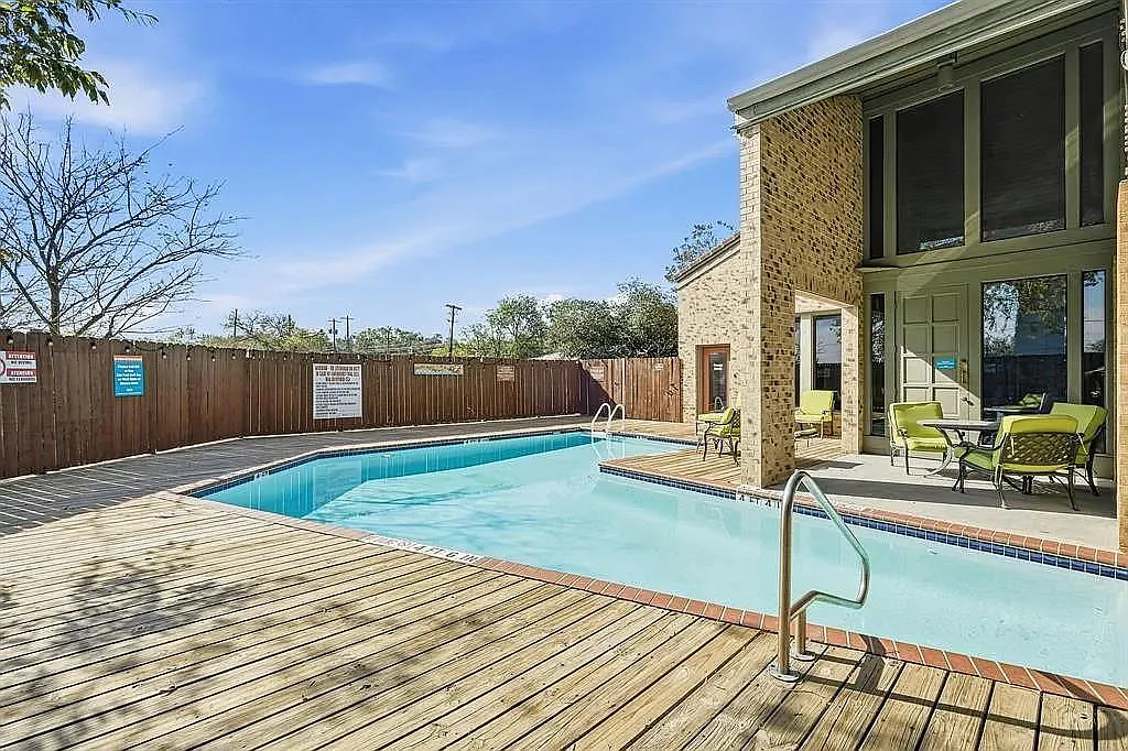 1 bed, 1.0 bath, 598 sqft, $995 — Photo 2