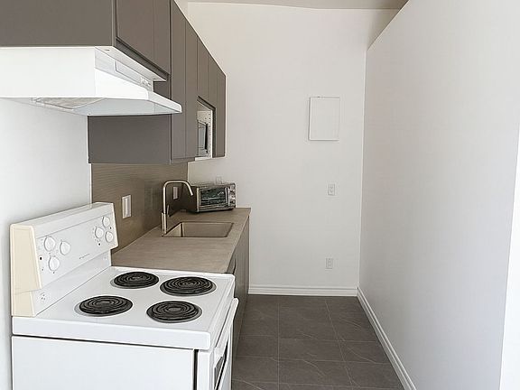 4th image of 207-198 Queen St W #200