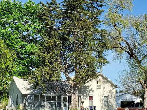 1113 North Watertown AVENUE, Jefferson, WI 53549