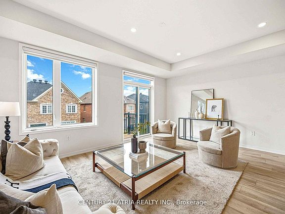5th image of 93 Rattenbury Rd E