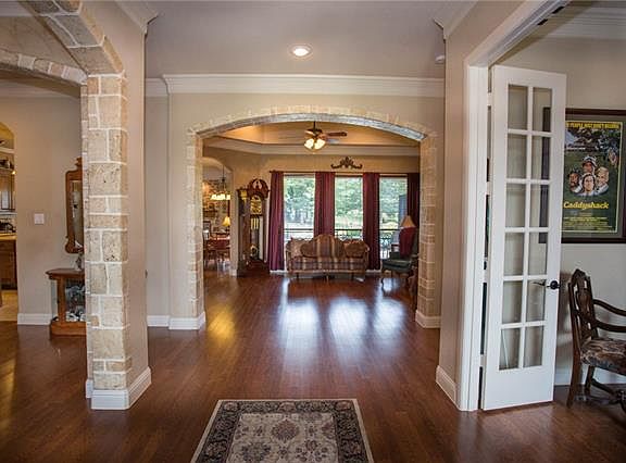 4th image of 2420 Plantation Dr N