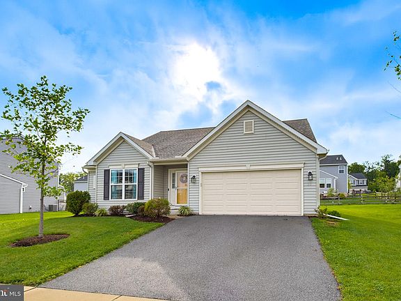 2nd image of 20 Cranberry Cir
