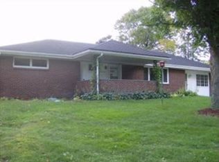 610 Moon Clinton Rd, Coraopolis, PA 15108