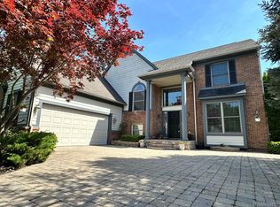 18137 Cascade Dr, Northville, MI 48168