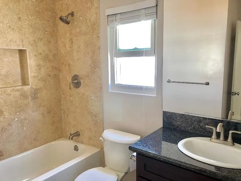 2104 Huntington Ln #D — Photo 7