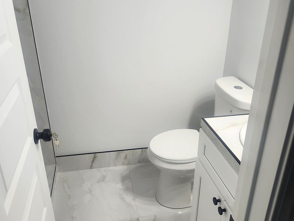 1st image of 102 Ruby Ln