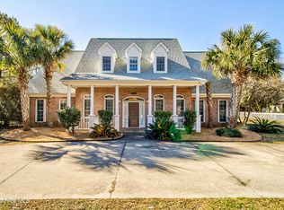 613 Clarendon Avenue, Carolina Beach, NC 28428