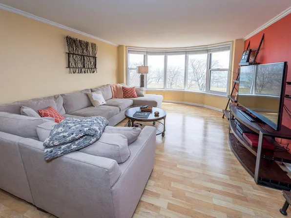 2525 S Shore Dr #4, Milwaukee, WI 53207