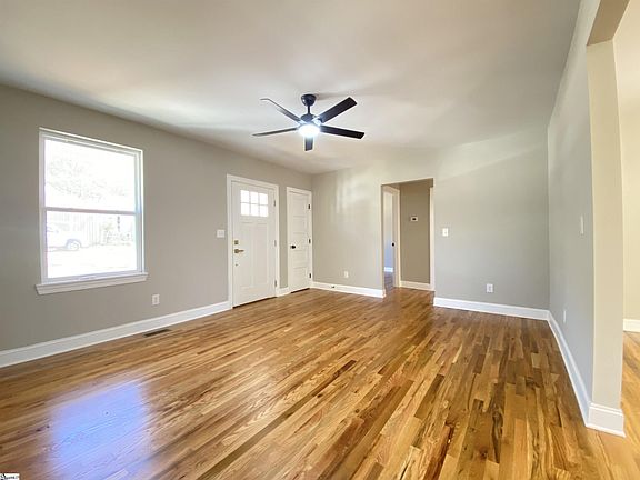 5th image of 10 Sunshine Ave
