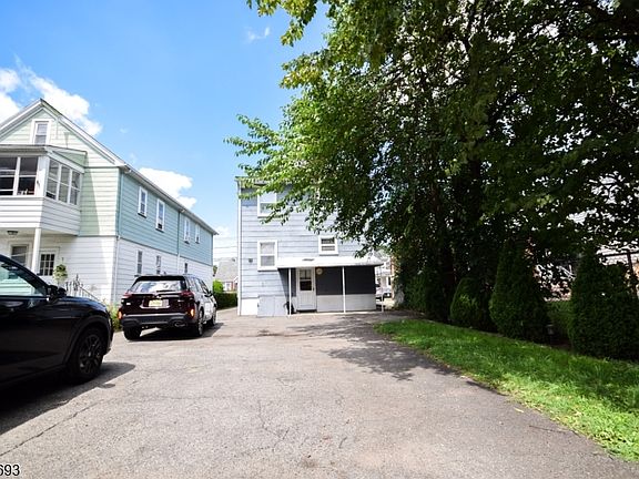 4th image of 35 Hilton St