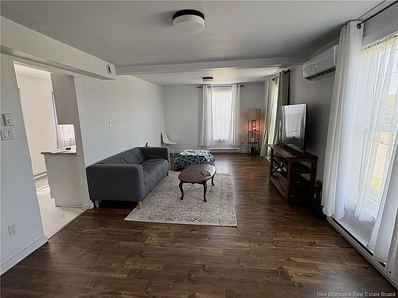 2nd image of 40 Prince St