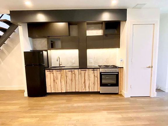 3rd image of 709 Sterling Pl #B4
