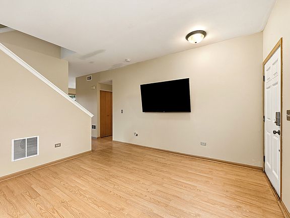 3rd image of 427 Alyssa St