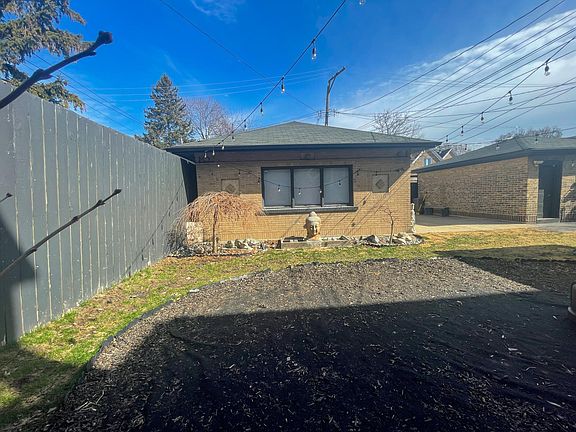 2nd image of 2725 N Whipple St #2