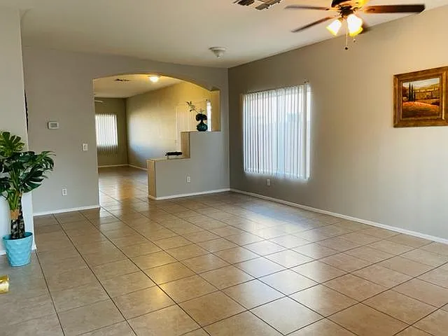 4 bed, 1653 sqft, $2,400 — Photo 2
