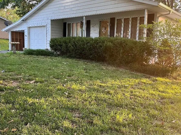 3605 NE Applewood Dr, Topeka, KS 66617