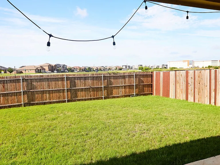 1048 Madelia Ave — Photo 13