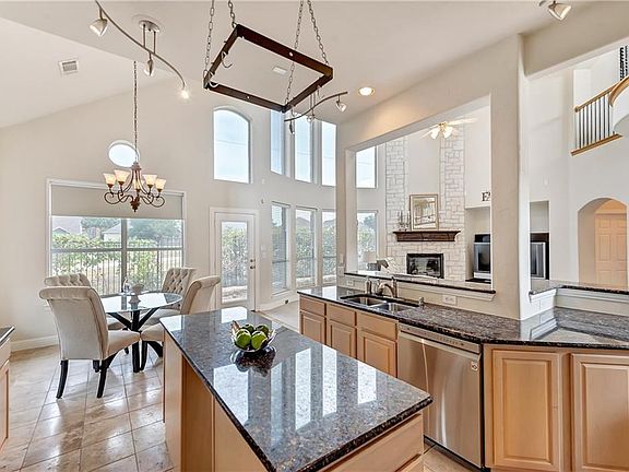 3rd image of 5617 Saint Thomas Dr