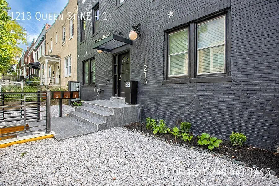 1213 Queen St NE — Photo 3