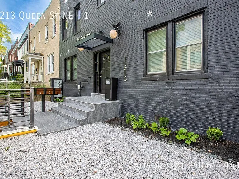 1213 Queen St NE #1 — Photo 3