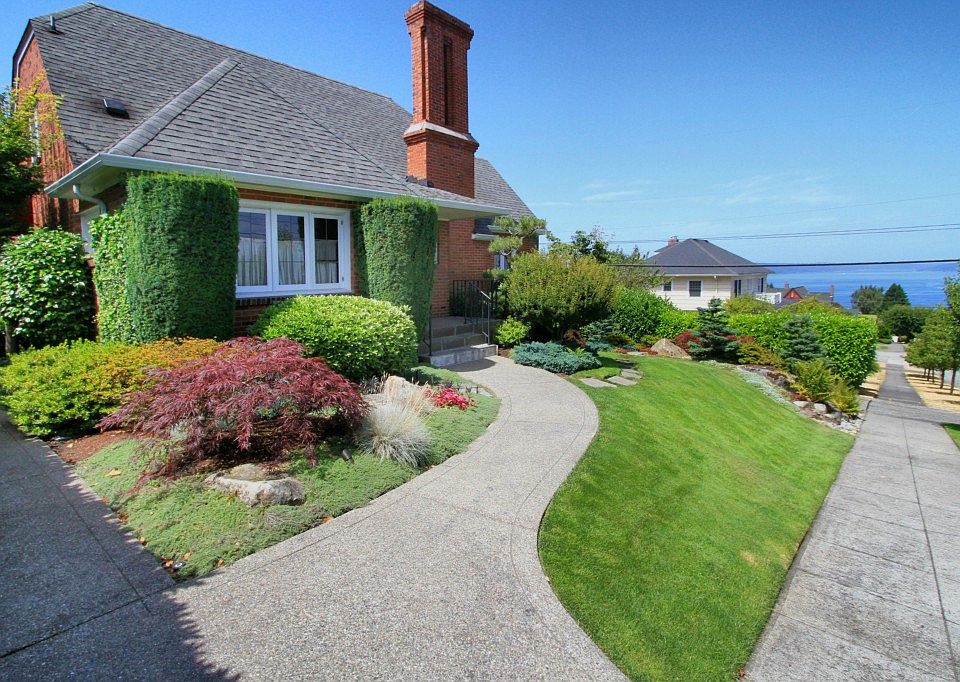 Views and Gorgeous Yard