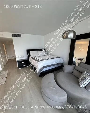 1000 West Ave #218 — Photo 2