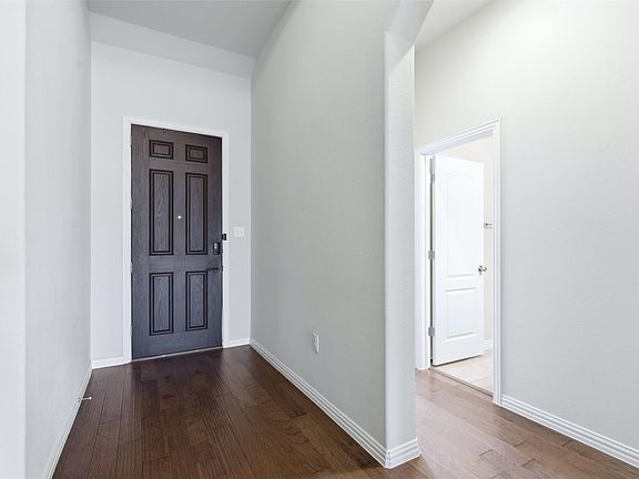 4th image of 5809 Petunia Ln