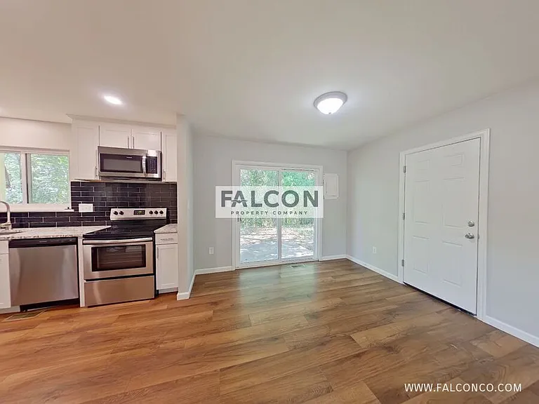 6974 Metropolitan St — Photo 4