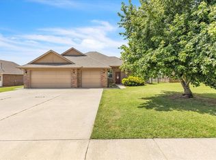 104 Southpointe Ave, Tuttle, OK 73089