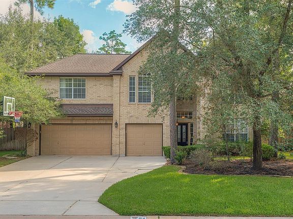 Welcome home to 94 N Linton Ridge Circle, The Woodlands!