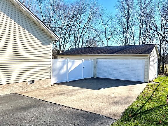 2nd image of 667 Winchester Dr