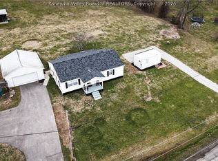 293 Cow Creek Rd, Hurricane, WV 25526