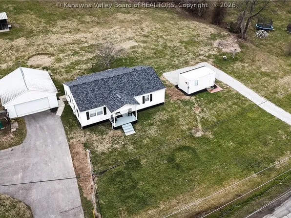 293 Cow Creek Rd, Hurricane, WV 25526