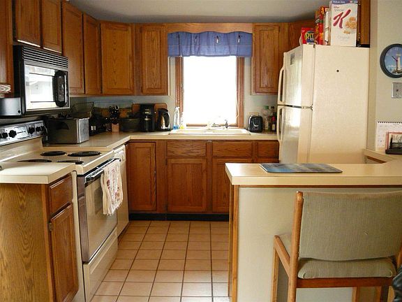 3rd image of 411 S Lake Dr