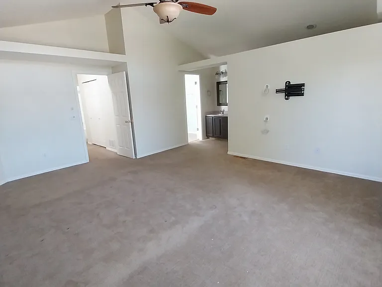 9786 Buckingham Ct — Photo 17